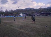 Semangat Gotong Royong: Anggota Satgas TMMD Bermain Volly Bersama Anak-Anak Desa Kalempang