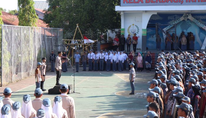 Ada Apa, Polisi di Soppeng Masuk Sekolah? Ternyata Ini Tujuannya !