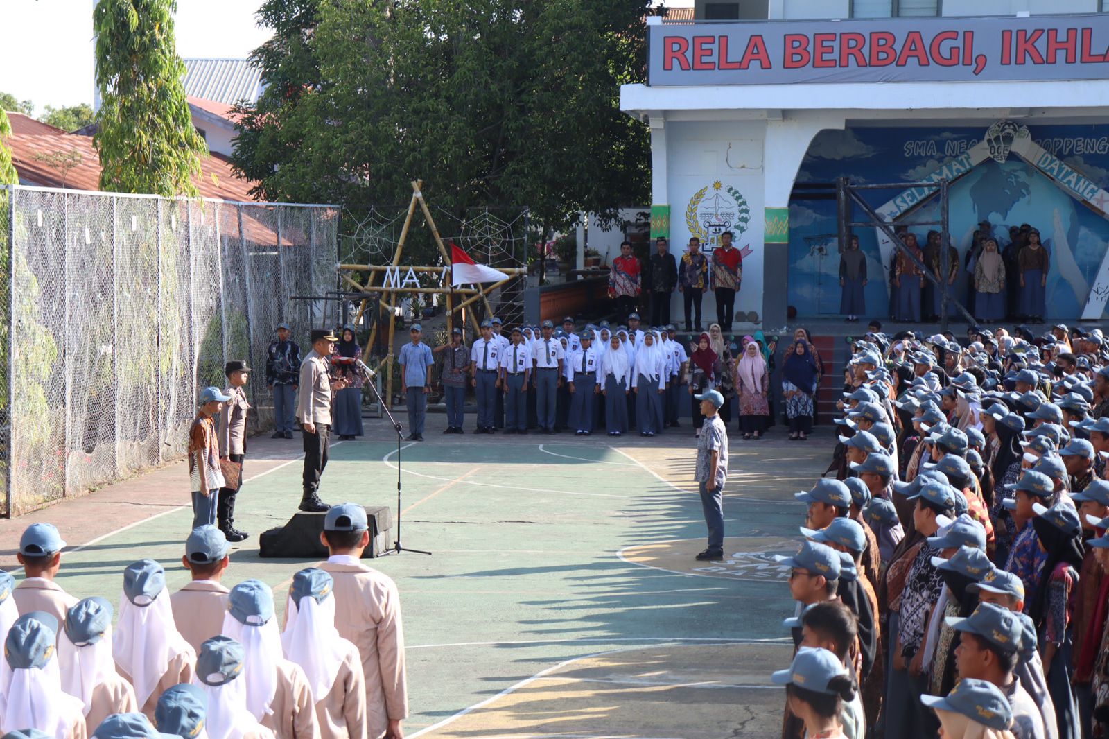 Ada Apa, Polisi di Soppeng Masuk Sekolah? ternyata Ini Tujuannya