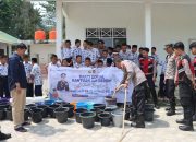 Dalam Rangka Hut Humas Ke-72, Polres Luwu Mendistribusikan Air Bersih Ke Warga Pondok Pesantren