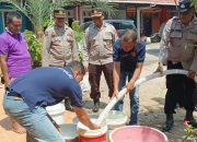 Kemarau Panjang, Polres Polopo Salurkan Air Bersih Ke Warga