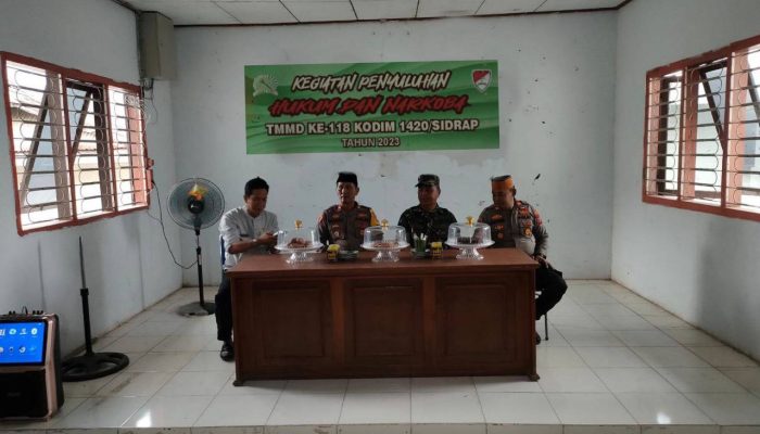 Penyuluhan Hukum di Lokasi TMMD: Anggota Kodim dan Polres Sidrap Ajarkan Warga Hak dan Kewajiban