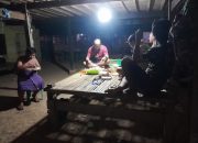 Suasana Keakraban: Satgas TMMD ke-118 Kodim 1420/Sidrap Nikmati Makan Malam Bersama Warga Desa Kalempang