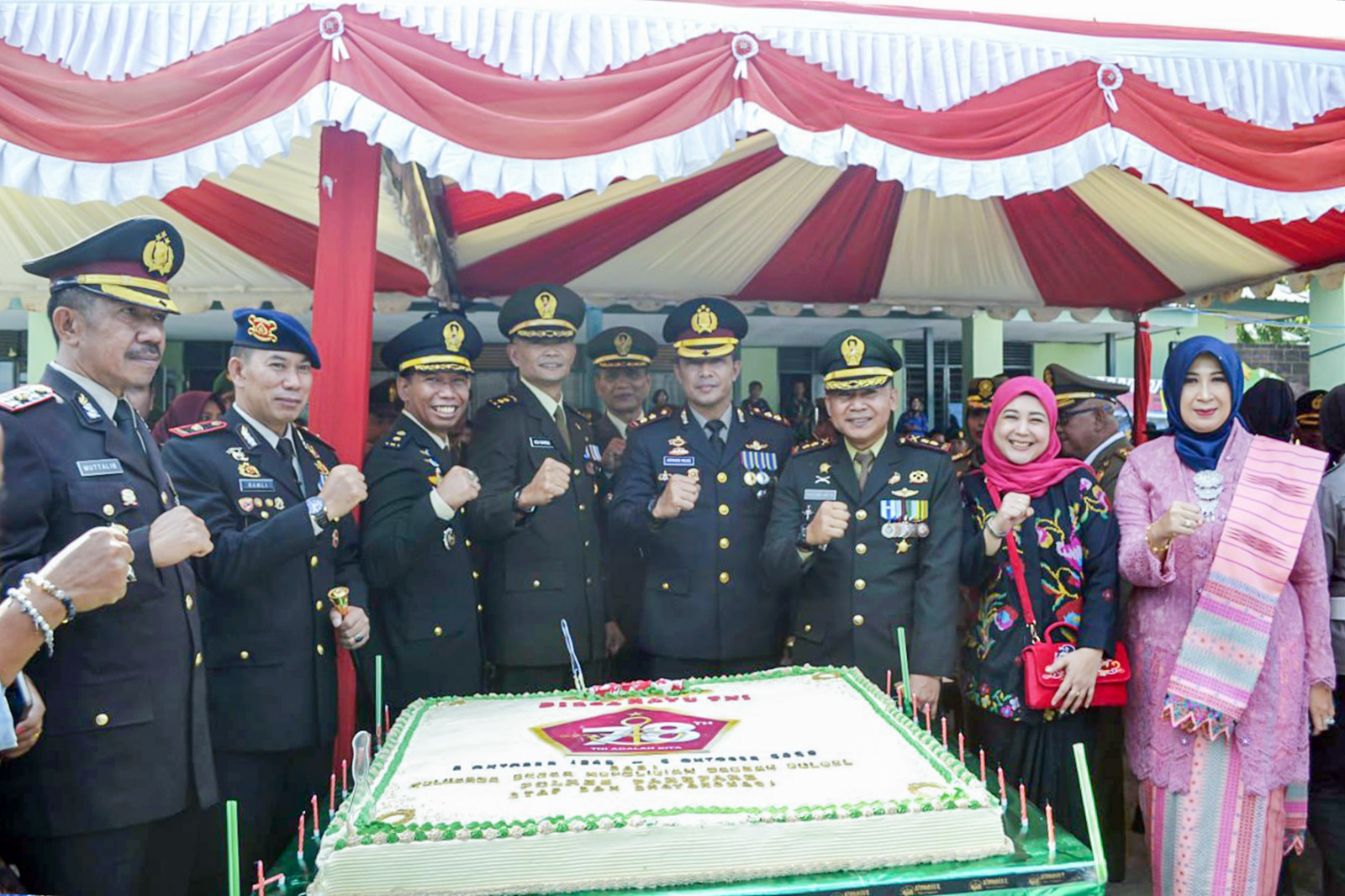 Kapolres Parepare Beri Kejutan Usai Upacara HUT TNI Ke 78 Di Makodim 1405/Parepare