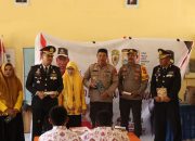 Polri Tingkatkan Budaya Literasi, Kapolres Soppeng Salurkan Puluhan Buku Baca di SDN 117 Maniangpatu Desa Lompulle