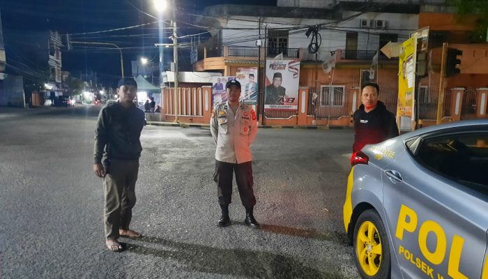 Polsek Watang Sawitto Laksanakan Patroli Blue Light Dalam Rangka Menciptakan Sitkamtibmas Yang Kondusif