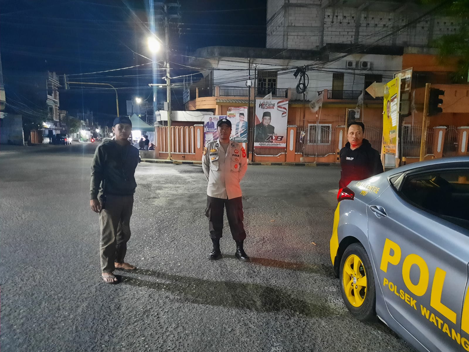 Polsek Watang Sawitto Laksanakan Patroli Blue Light Dalam Rangka Menciptakan Sitkamtibmas Yang Kondusif