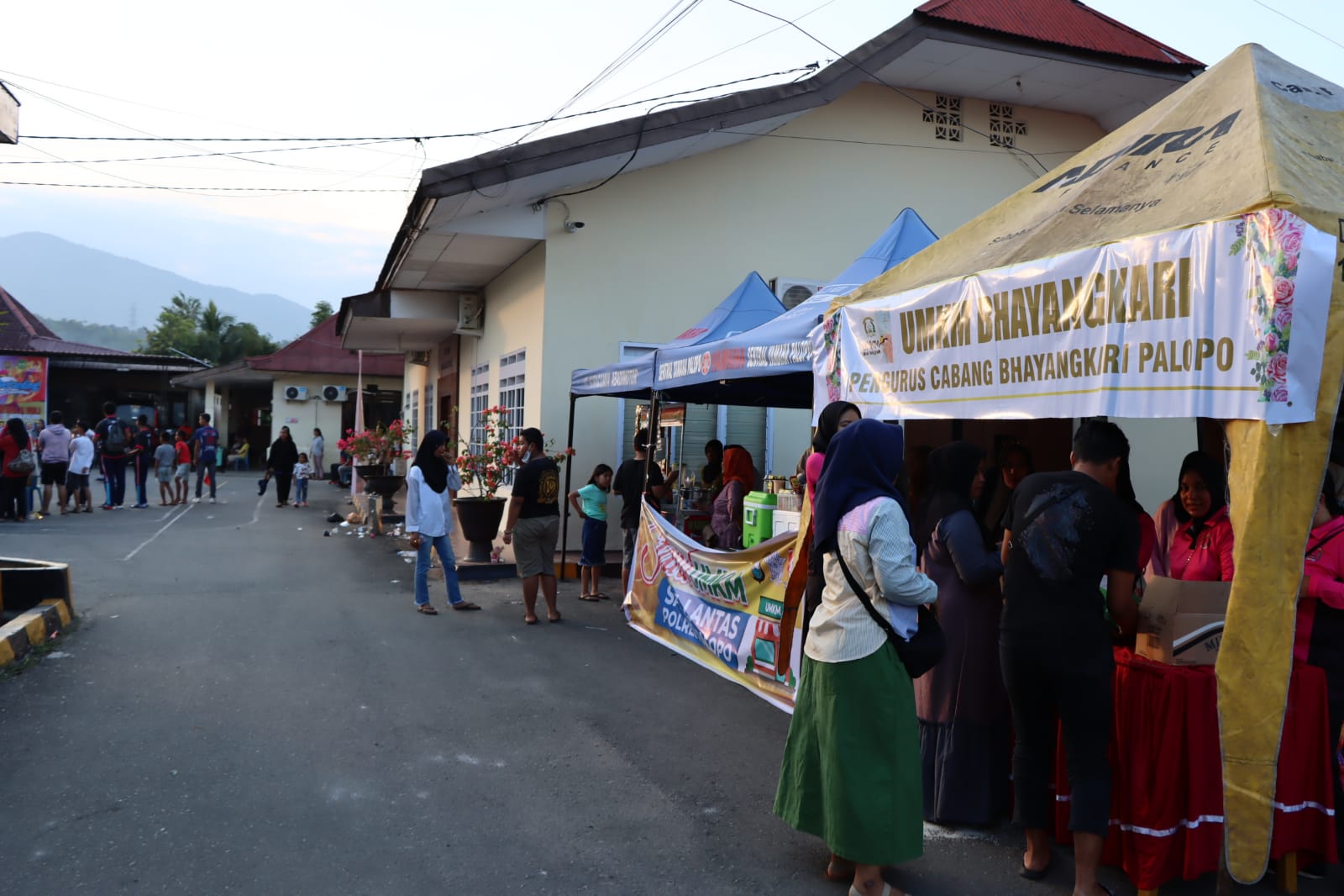 Antisipasi Inflasi, Polres Palopo Gelar Bazar Murah Di Mapolres