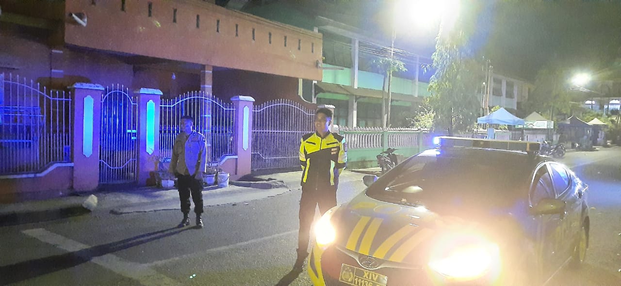 Malam Akhir Pekan, Personil Polsek Watang Sawitto Laksanakan Patroli Blue Light