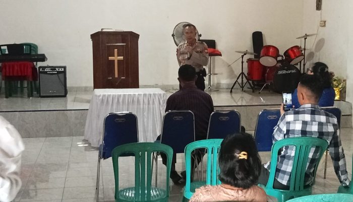 Kasat Samapta Sampaikan Program Kapolres Pare-Pare Saat Pimpin Minggu Kasih di Gereja GKII