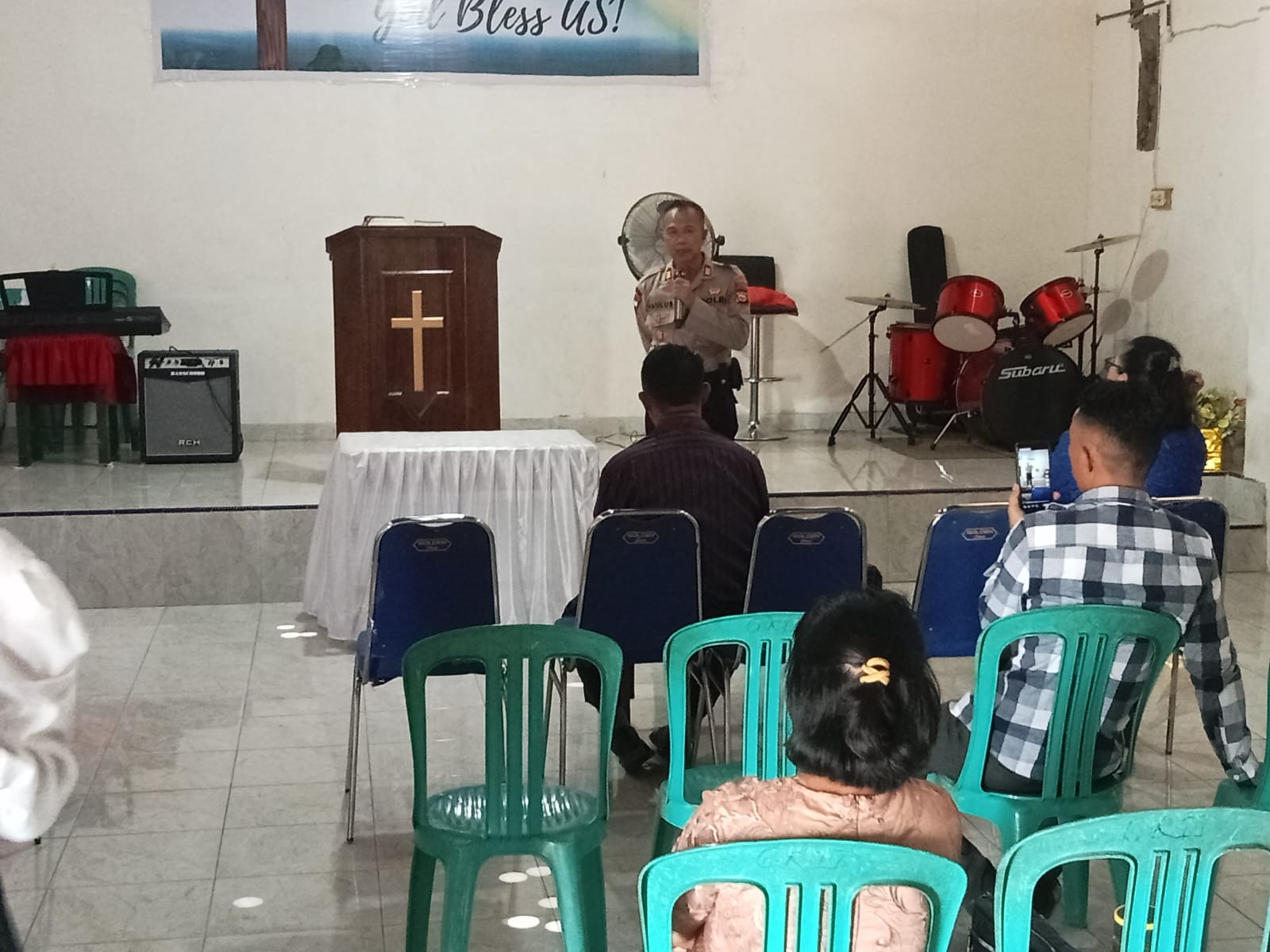 Kasat Samapta Sampaikan Program Kapolres Pare-Pare Saat Pimpin Minggu Kasih di Gereja GKII