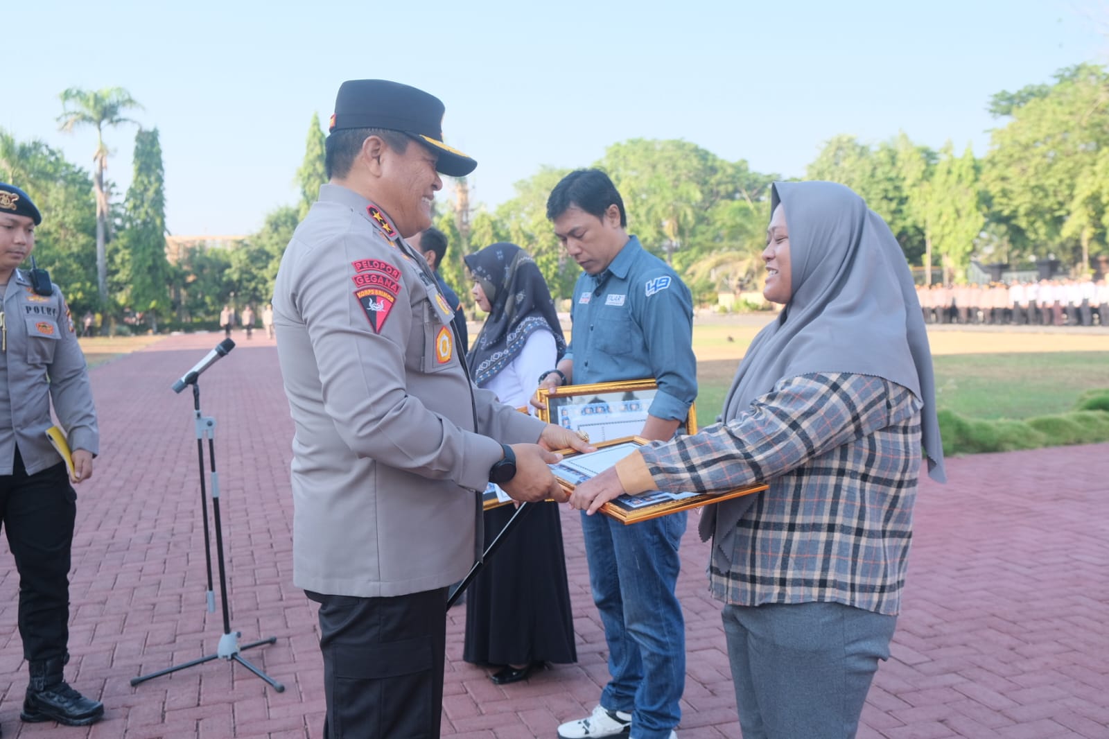 Aktif Pemberitaan Positif dan Kondusif, Kapolda Sulsel Beri Penghargaan Sejumlah Media dan Awak Media