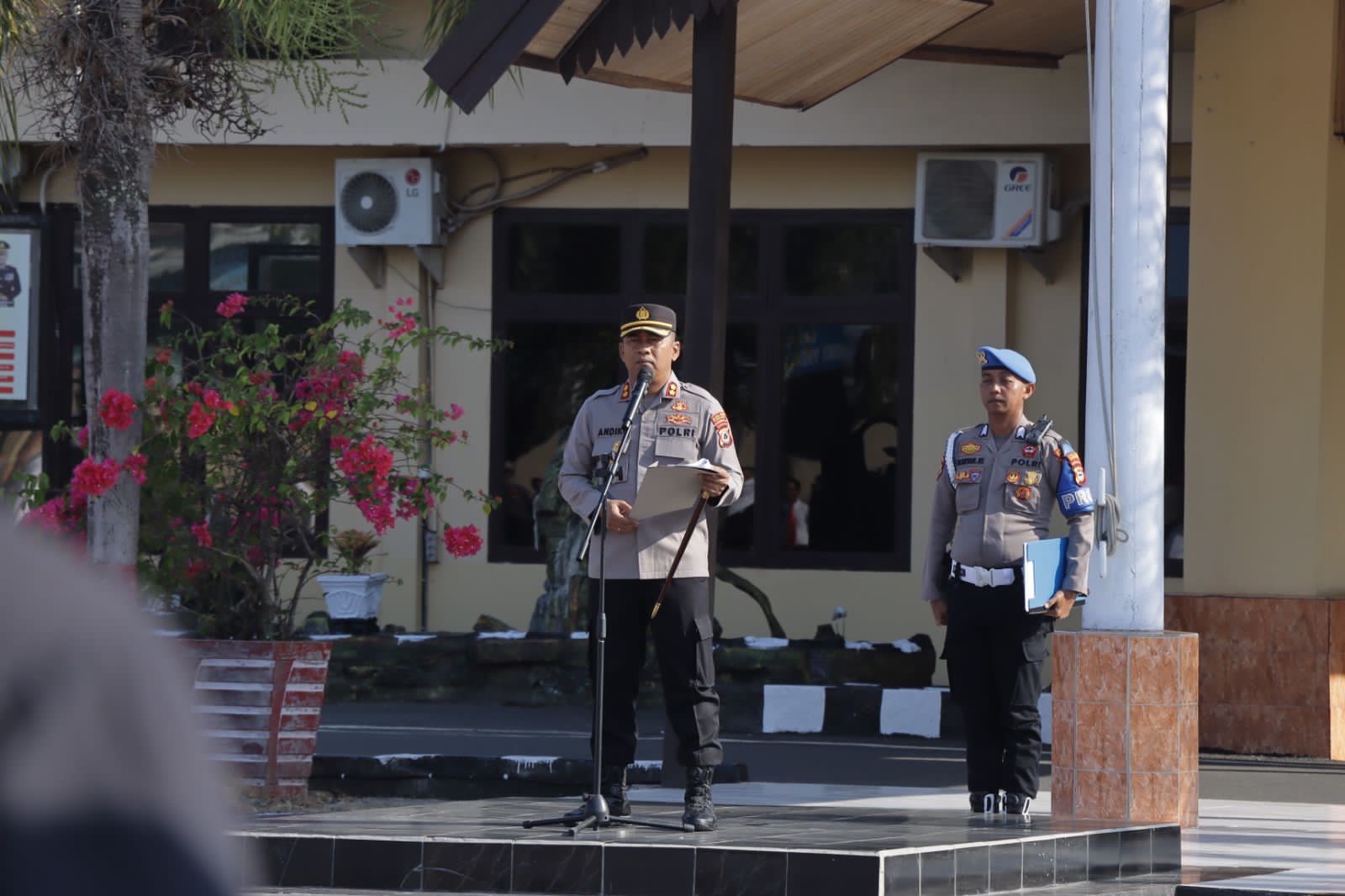 Kapolres Pinrang Pimpin Apel Jam Pimpinan dan Pemberian Reward Anggota yang Berprestasi