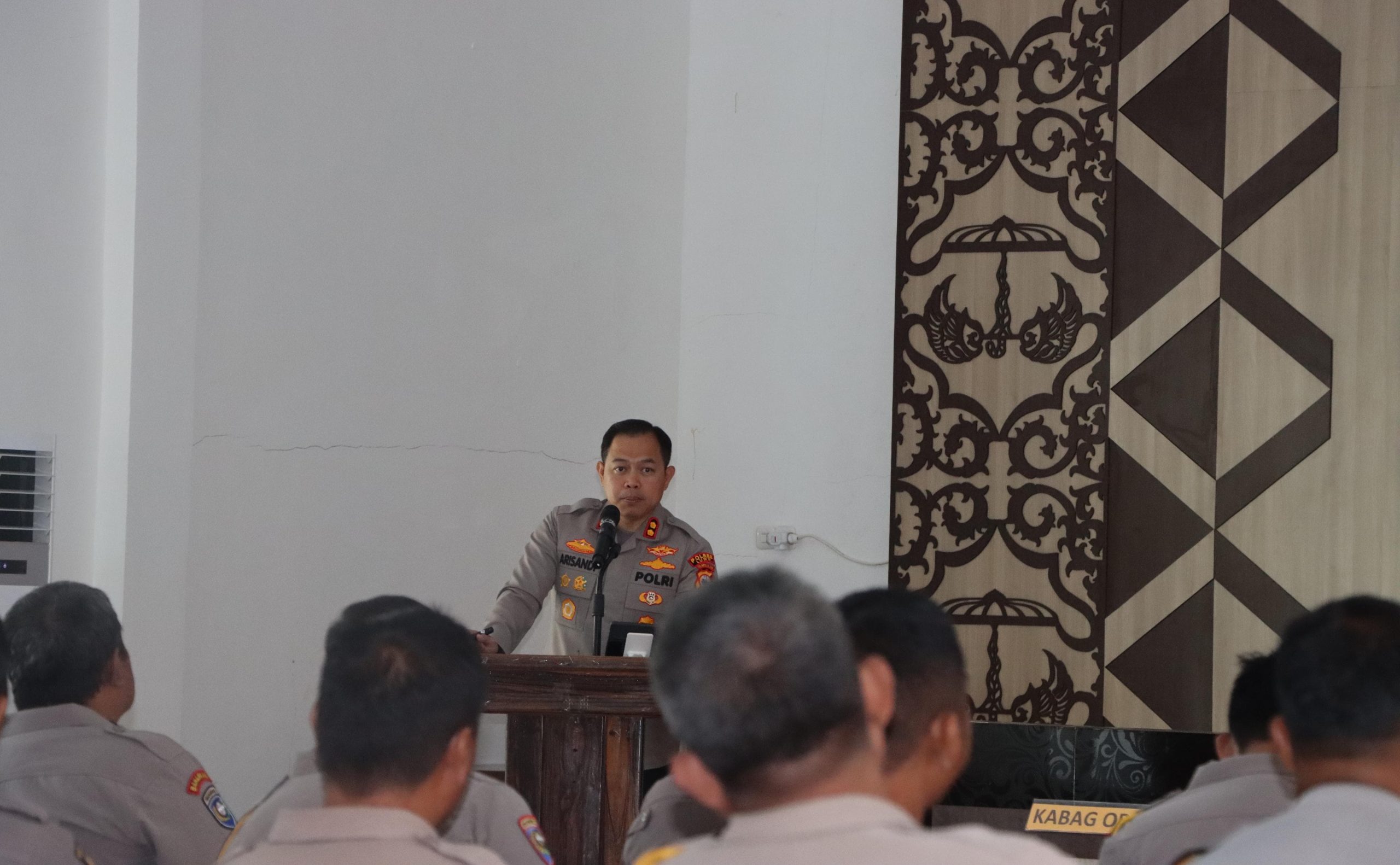 Kapolres Luwu Ingatkan Peran Penting Bhabinkamtibmas Jaga Kamtibmas Jelang Pemilu Serentak 2024