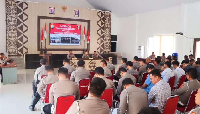 Buka Latihan Pra Operasi Mantap Brata, Kapolres Luwu Harapkan Personil Pegang Teguh Kode Etik Profesi Polri