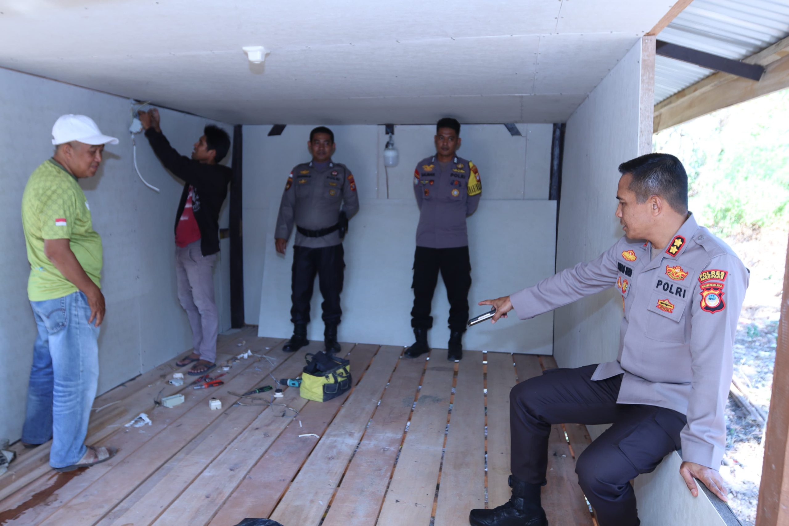 Ciptakan Pemilu Aman dan Kondusif Kapolres Parepare Kontrol Pos Kamling Di Wilayah Parepare