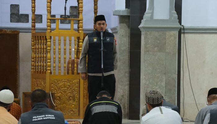 Rajut Silaturahmi Melalui Safari Subuh, Kapolres Soppeng Tatap Muka bersama Jamaah Masjid Al – Mujahidin Sewo