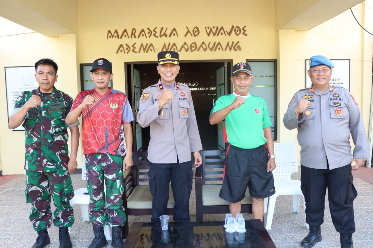 Bentuk Sinergitas, Kabag SDM Polres Wajo Dampingi Personil Kodim 1406 Wajo Laksanakan Kesemaptaan Jasmani