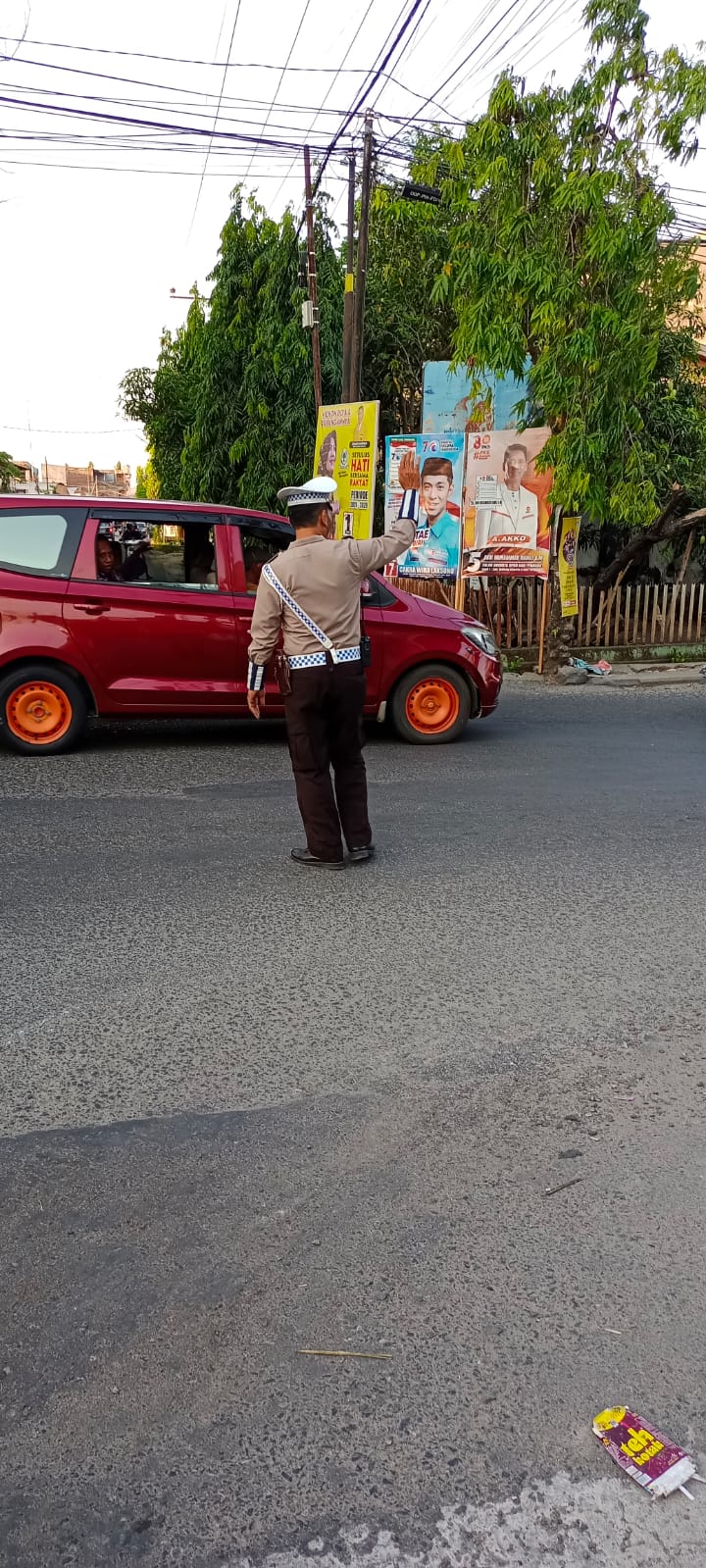 Ciptakan Kamseltibcarlantas Di Sore Hari, Personil Unit Lantas Polsek Watang Sawitto Laksanakan Gatur Lalin
