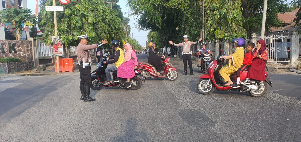 Pelayanan Kamseltibcarlantas, Polsek Watang Sawitto Laksanakan Gatur Lalin