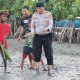 Polres Luwu Melaksanakan Penghijauan Di Daerah Pesisir Pantai Ulo- Ulo Dalam Rangka Hut Humas Polri Ke- 72 Tahun 2023.