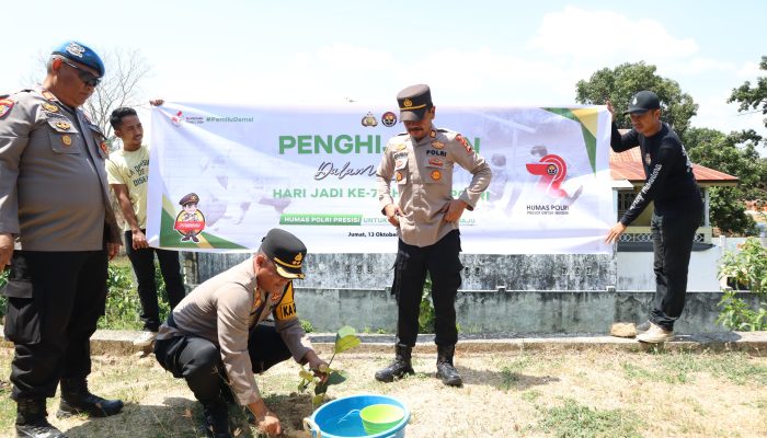 Dalam Rangka Hari Jadi Humas Polri Ke-72, Kapolres Wajo Pimpin Penanaman Pohon