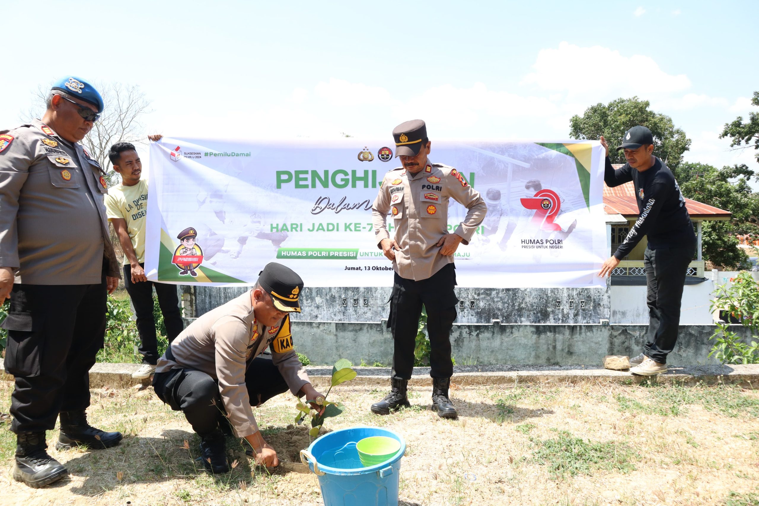 Dalam Rangka Hari Jadi Humas Polri Ke-72, Kapolres Wajo Pimpin Penanaman Pohon