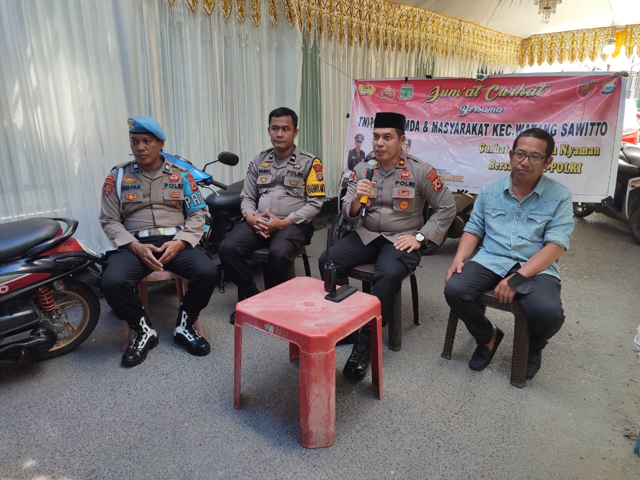 Kapolsek Watang Sawitto Pimpin Pelaksanaan Jumat Curhat Bersama Warga Tassokoe