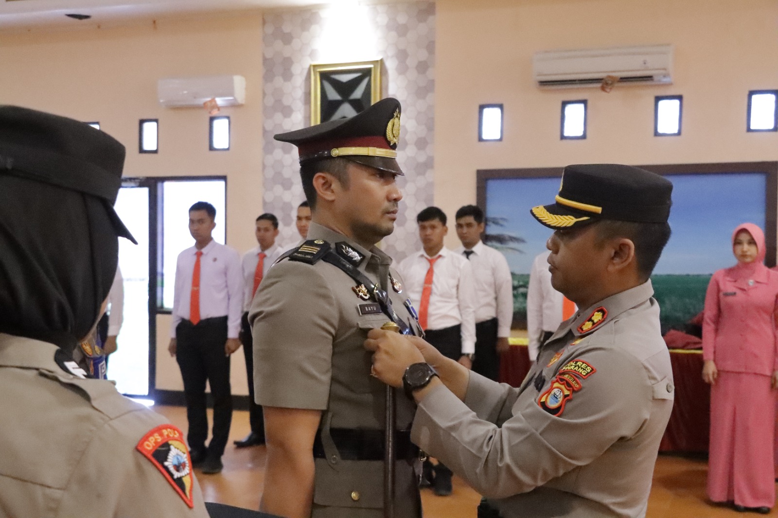 Kapolres Pinrang Pimpin Upacara Penyerahan Dan Pelepasan Jabatan Kasat Resnarkoba