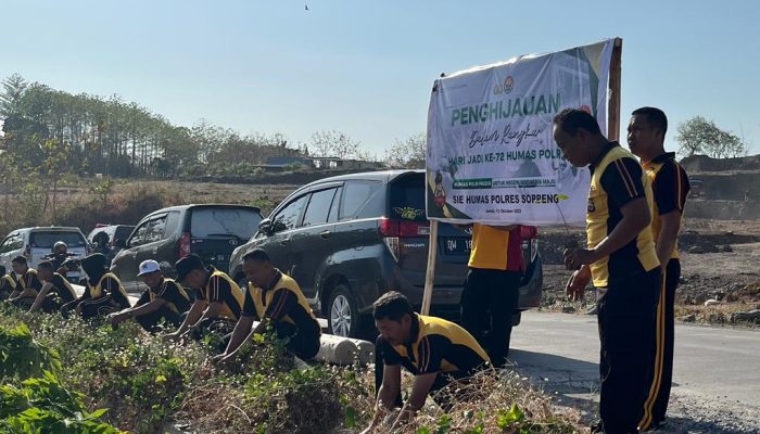 Sambut HUT Humas Polri ke 72, Polres Soppeng Tanam 100 Bibit Pohon
