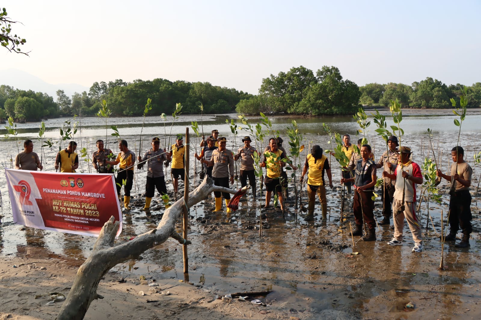Kapolres Palopo Pimpin Penanaman Pohon Serentak Dalam Rangka HUT Humas Polri Ke-72