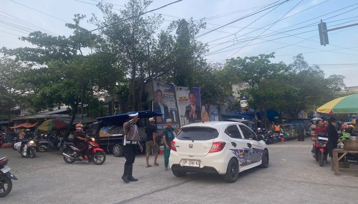 Minimalisir Kemacetan dititik Keramaian,Personil Unit Lantas Polsek Watang Sawitto Laksanakan Pengaturan Lalu Lintas