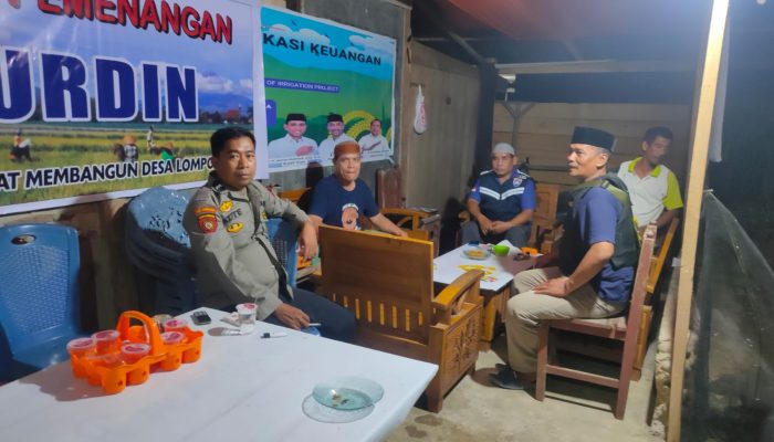 Personil Polsek Pitumpanua Sambangi Rumah Calon Kades di Lompobulo, Andi Mahdin : Mari Bersinergi Bersama Jaga Kamtibmas