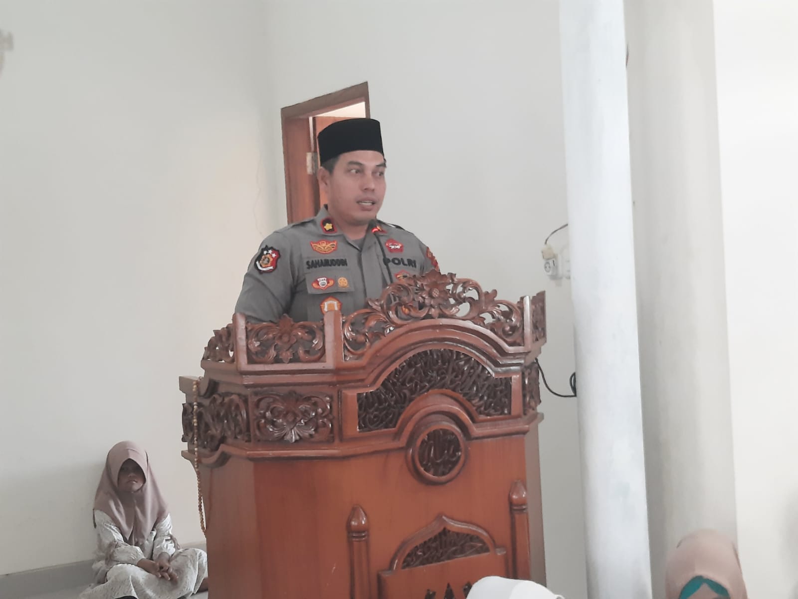 Kapolsek Watang Sawitto Beri Himbauan Kamtibmas Saat Hadiri Peringatan Maulid Nabi Muhammad SAW di Masjid Ibnu Umar