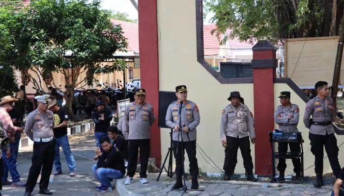 Massa Unras Tuntut Ketua KPU Luwu Dicopot, Kapolres Turun Tangan Amankan Situasi.