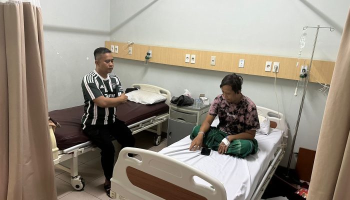 Wujud Kepedulian, Kapolres Jenguk Anggota Yang Sedang Sakit Dirawat di RS