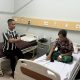 Wujud Kepedulian, Kapolres Jenguk Anggota Yang Sedang Sakit Dirawat di RS