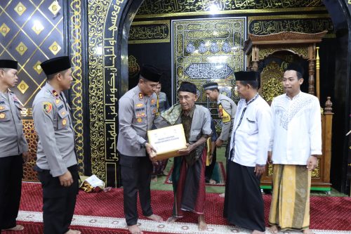 Safari Jumat Curhat, Kapolres Parepare AKBP. Arman Muis Eratkan Silaturahmi Dengan Jamaah Masjid Ar Rahman