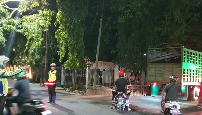 Ciptakan Kamseltibcarlantas di Akhir Pekan, Personil Unit Lalulintas Polsek Watang Sawitto Laksanakan PAM Gatur Lalin