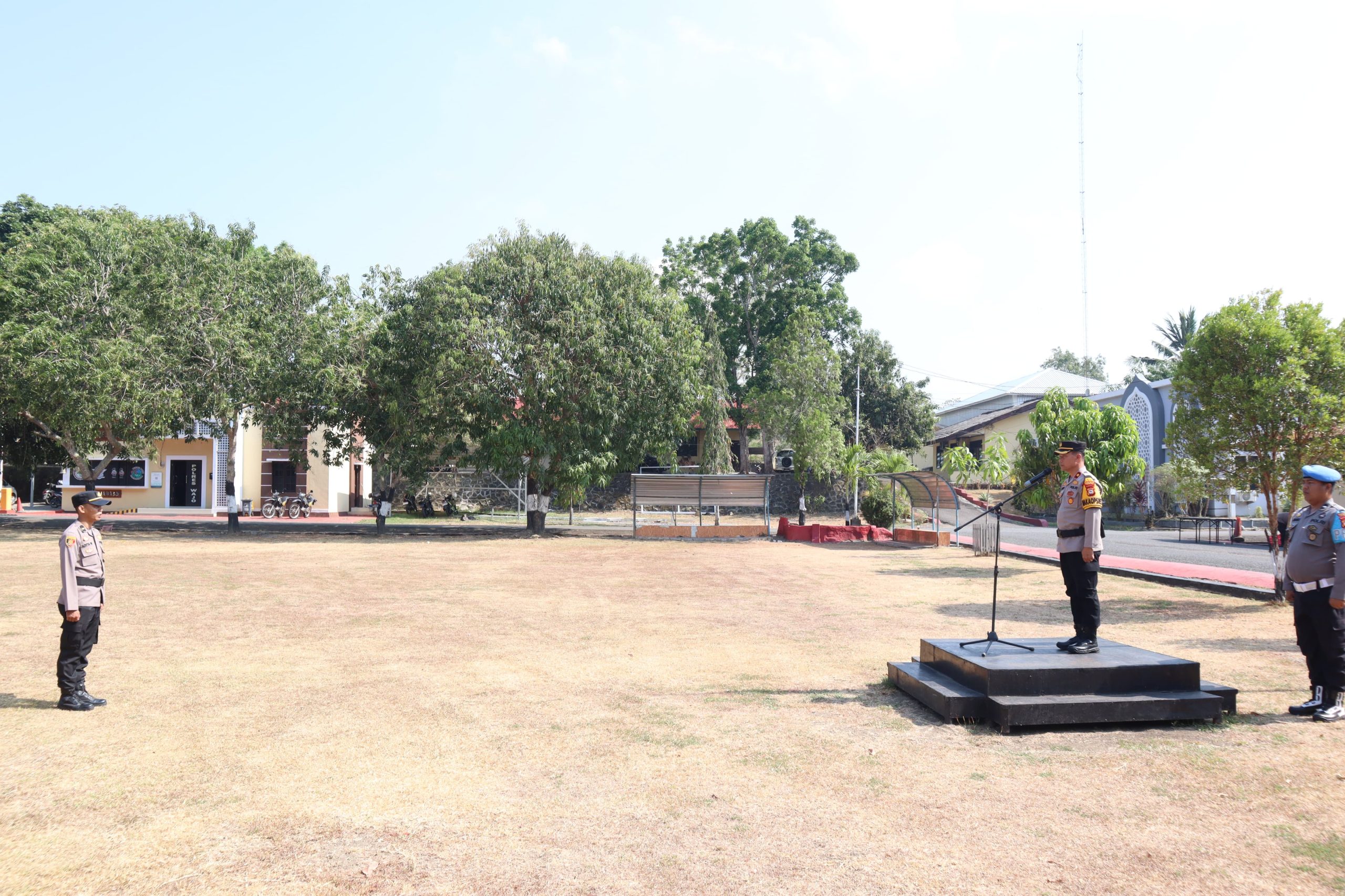 Wakapolres Wajo Pimpin Apel Pergeseran Pasukan Dalam Rangka Pengamanan Pemilihan Kepala Desa Serentak