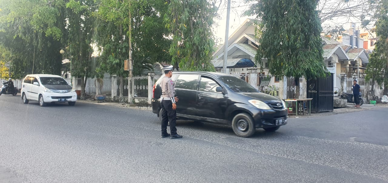 Ciptakan Kamseltibcarlantas , Personil Unit Lalulintas Polsek Watang Sawitto Laksanakan PAM Gatur Lalin