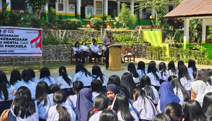 Kasat Lantas Polres Tana Toraja Edukasi Pelajar Tertib Berlalu Lintas Melalui Gebyar Revolusi Mental dan Ideologi Pancasila