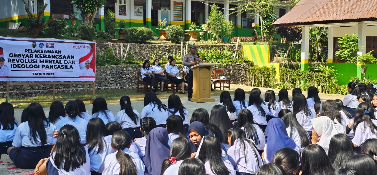 Kasat Lantas Polres Tana Toraja Edukasi Pelajar Tertib Berlalu Lintas Melalui Gebyar Revolusi Mental dan Ideologi Pancasila