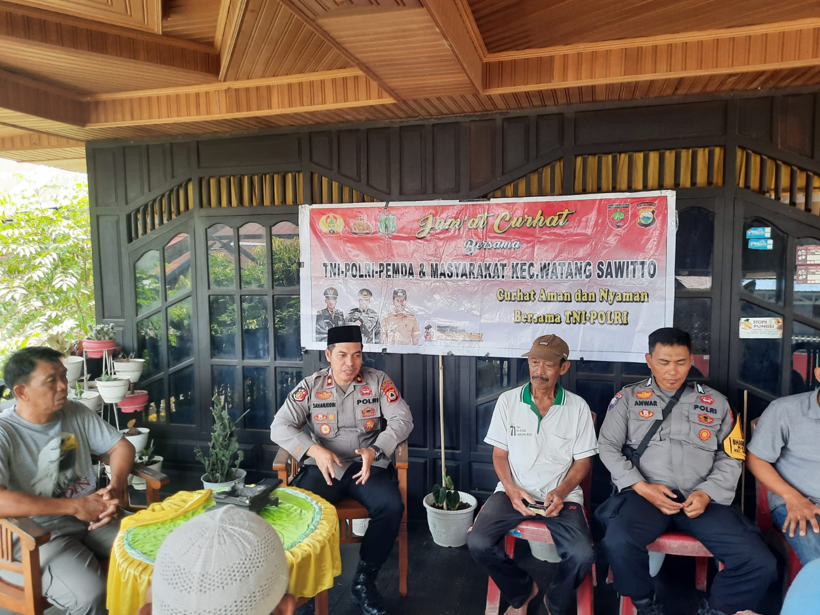 Jum'at Curhat, Kapolsek Watang Sawitto Ingatkan Warga Tidak Melakukan Judi Dalam Bentuk Apapun