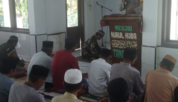 Bhabinkamtibmas Polsek Pitumpanua Ajak Masyarakat Jaga Kamtibmas Pasca Pilkades