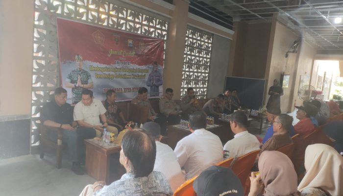 Polda Sulsel Gelar Jumat Curhat Dengan Warga Kec. Manggala Kota Makassar, Ingatkan Warga Terkait Hoaks Di Medsos Pada Pemilu 2024