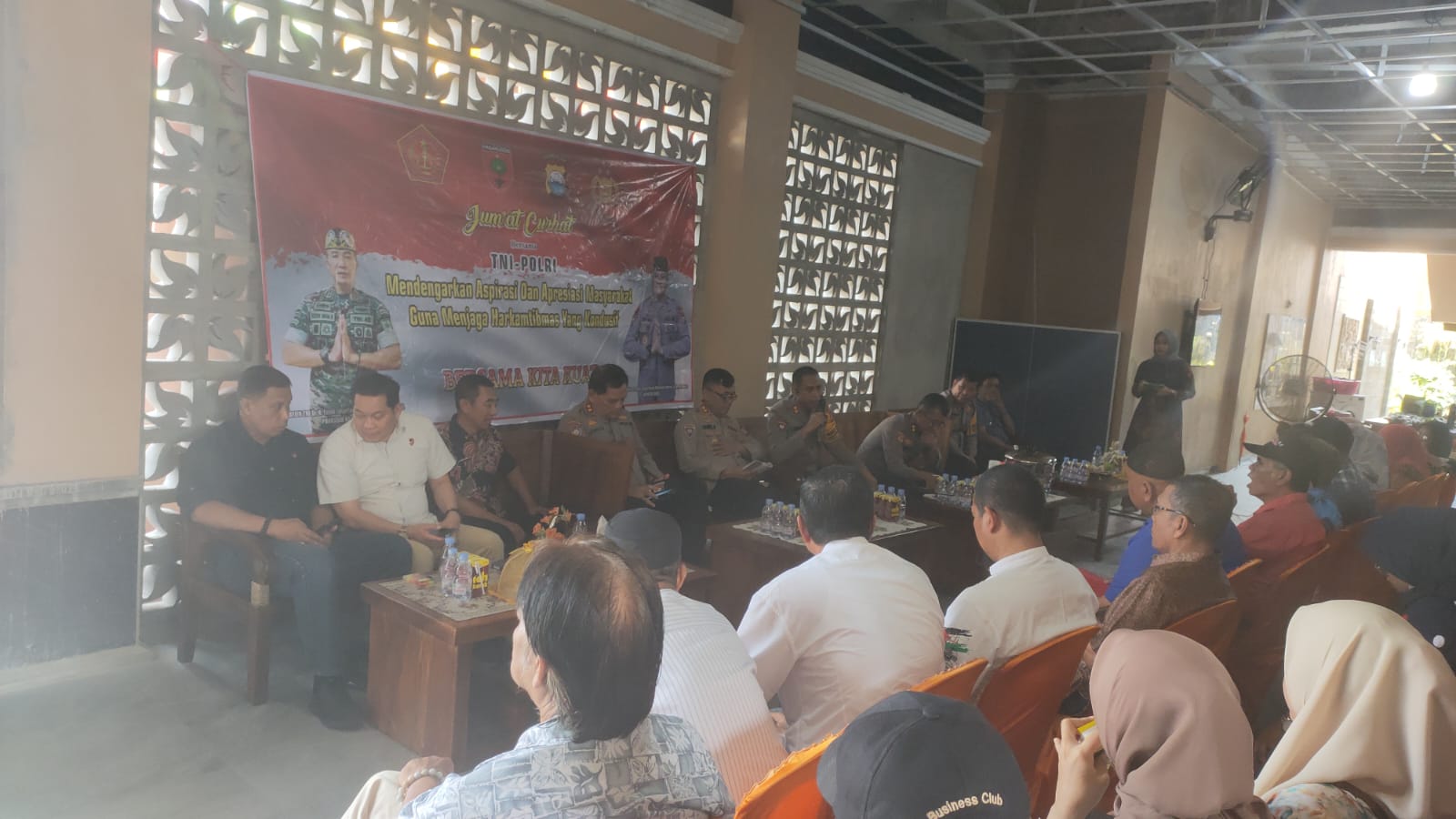 Polda Sulsel Gelar Jumat Curhat Dengan Warga Kec. Manggala Kota Makassar, Ingatkan Warga Terkait Hoaks Di Medsos Pada Pemilu 2024