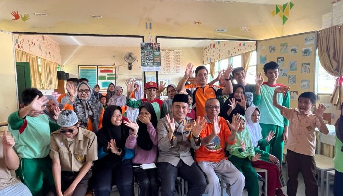Silaturahmi Bersama Guru dan Siswa SLBN 1 Soppeng, Ini yang dilakukan Kapolres Soppeng