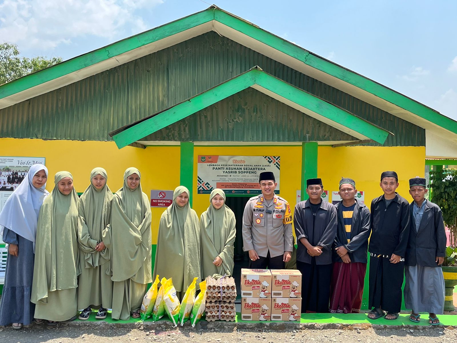 Bentuk Kepedulian, Kapolres Soppeng Silaturahmi dan Salurkan Sembako di Panti Asuhan Ponpes Yasrib Lapajung