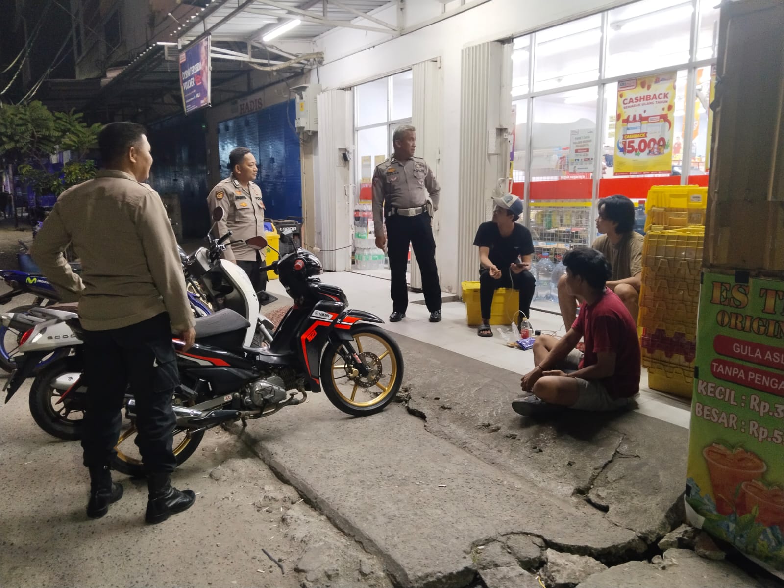 Polsek Watang Sawitto Sasar Titik Rawan Kejahatan dengan Berpatroli Di Malam Hari